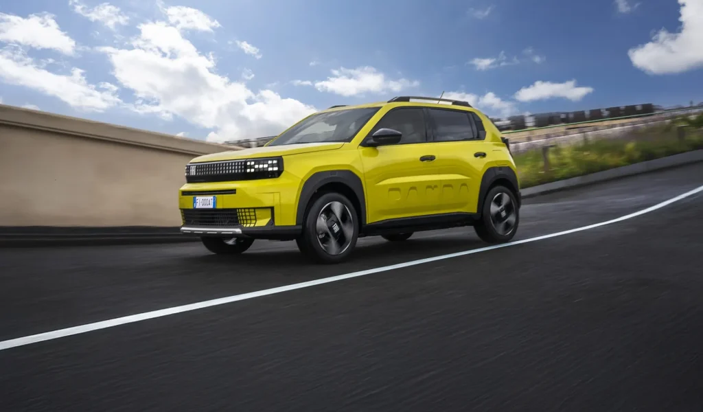 Fiat Grande Panda Elettrica su strada